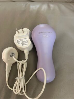 Clarisonic Sonic MIA Facial Cleansing Brush - Lavender with White Charger